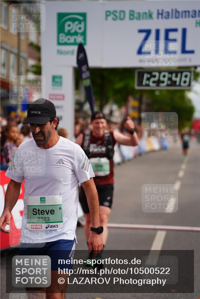 20.09.2026 - PSD Bank Halbmarathon LAZAROV Photography http://msf.ph/oto/10500522 20.09.2026 11:29:48 Ziel 2323, 3856, 4560 meine-sportfotos.de