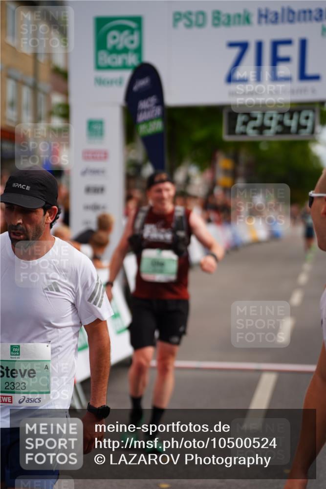 20.09.2026 - PSD Bank Halbmarathon LAZAROV Photography http://msf.ph/oto/10500524 20.09.2026 11:29:48 Ziel 2323, 3856, 4560 meine-sportfotos.de