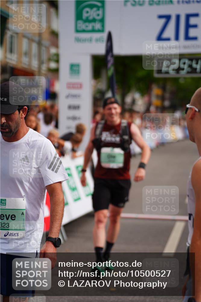 20.09.2026 - PSD Bank Halbmarathon LAZAROV Photography http://msf.ph/oto/10500527 20.09.2026 11:29:48 Ziel 2323, 3856, 4560 meine-sportfotos.de
