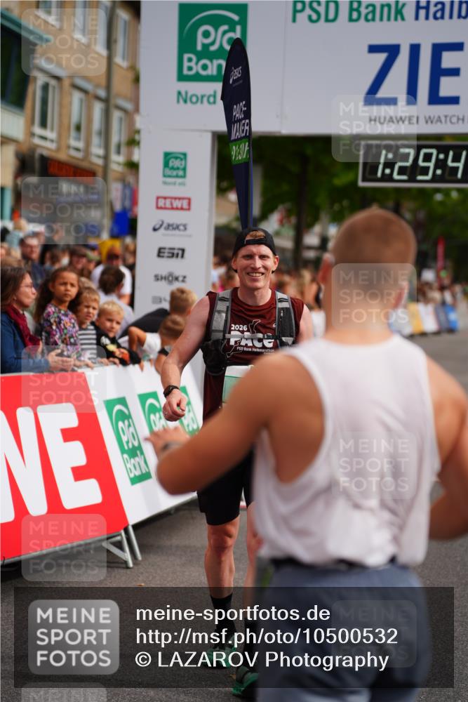 20.09.2026 - PSD Bank Halbmarathon LAZAROV Photography http://msf.ph/oto/10500532 20.09.2026 11:29:49 Ziel 2323, 3856, 4560 meine-sportfotos.de