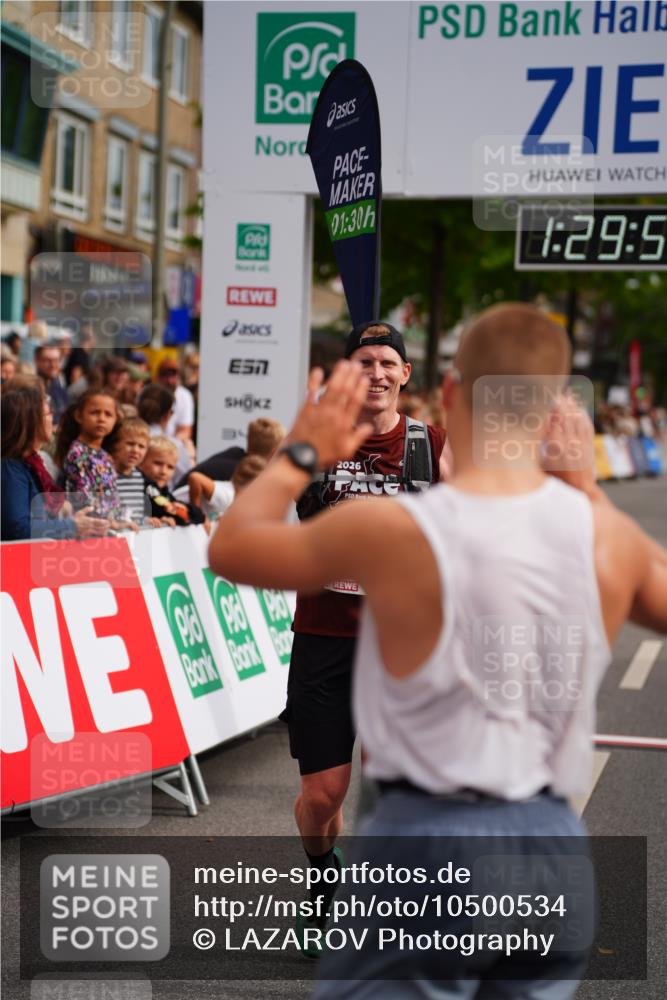 20.09.2026 - PSD Bank Halbmarathon LAZAROV Photography http://msf.ph/oto/10500534 20.09.2026 11:29:49 Ziel 2323, 3856, 4560 meine-sportfotos.de
