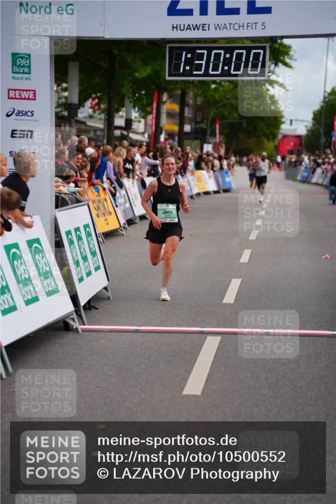 20.09.2026 - PSD Bank Halbmarathon LAZAROV Photography http://msf.ph/oto/10500552 20.09.2026 11:30:00 Ziel 2751, 3177, 4112 meine-sportfotos.de
