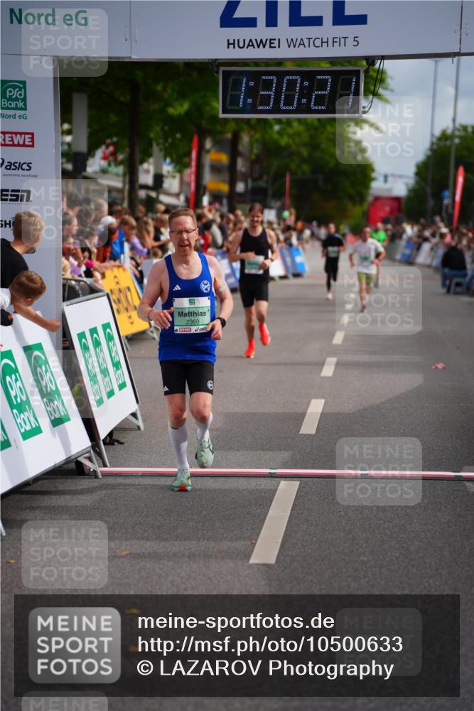 20.09.2026 - PSD Bank Halbmarathon LAZAROV Photography http://msf.ph/oto/10500633 20.09.2026 11:30:20 Ziel 2240, 2360, 3238, 4141 meine-sportfotos.de
