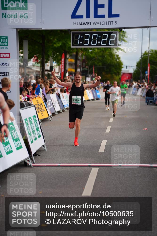 20.09.2026 - PSD Bank Halbmarathon LAZAROV Photography http://msf.ph/oto/10500635 20.09.2026 11:30:22 Ziel 2240, 2360, 2369, 3238 meine-sportfotos.de