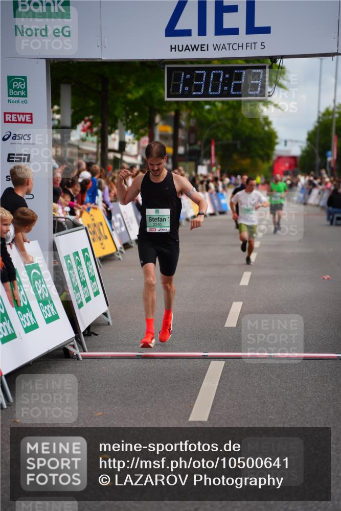 20.09.2026 - PSD Bank Halbmarathon LAZAROV Photography http://msf.ph/oto/10500641 20.09.2026 11:30:23 Ziel 2240, 2360, 2369, 3238 meine-sportfotos.de