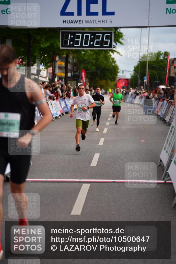 20.09.2026 - PSD Bank Halbmarathon LAZAROV Photography http://msf.ph/oto/10500647 20.09.2026 11:30:24 Ziel 2240, 2360, 2369, 3119 meine-sportfotos.de