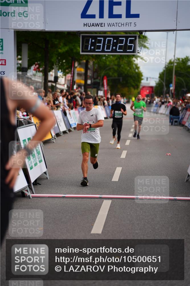 20.09.2026 - PSD Bank Halbmarathon LAZAROV Photography http://msf.ph/oto/10500651 20.09.2026 11:30:25 Ziel 1246, 2240, 2360, 2369, 3119 meine-sportfotos.de
