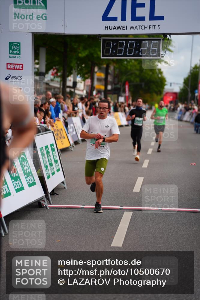 20.09.2026 - PSD Bank Halbmarathon LAZAROV Photography http://msf.ph/oto/10500670 20.09.2026 11:30:25 Ziel 1246, 2240, 2360, 2369, 3119 meine-sportfotos.de