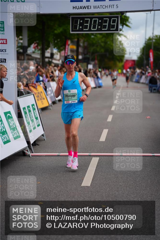 20.09.2026 - PSD Bank Halbmarathon LAZAROV Photography http://msf.ph/oto/10500790 20.09.2026 11:30:39 Ziel 2771 meine-sportfotos.de