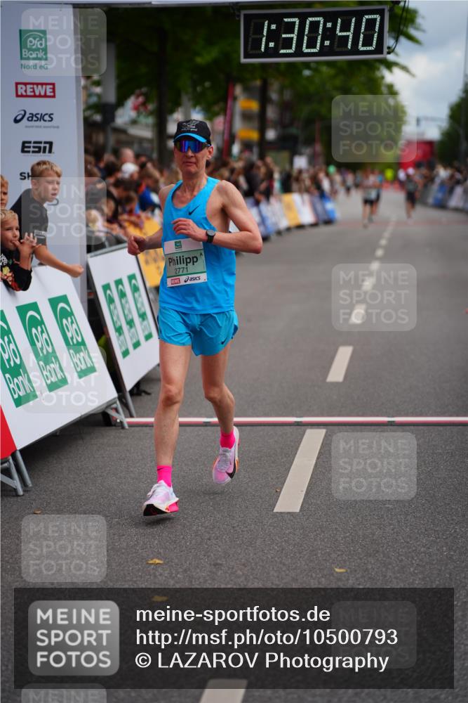 20.09.2026 - PSD Bank Halbmarathon LAZAROV Photography http://msf.ph/oto/10500793 20.09.2026 11:30:39 Ziel 2771 meine-sportfotos.de