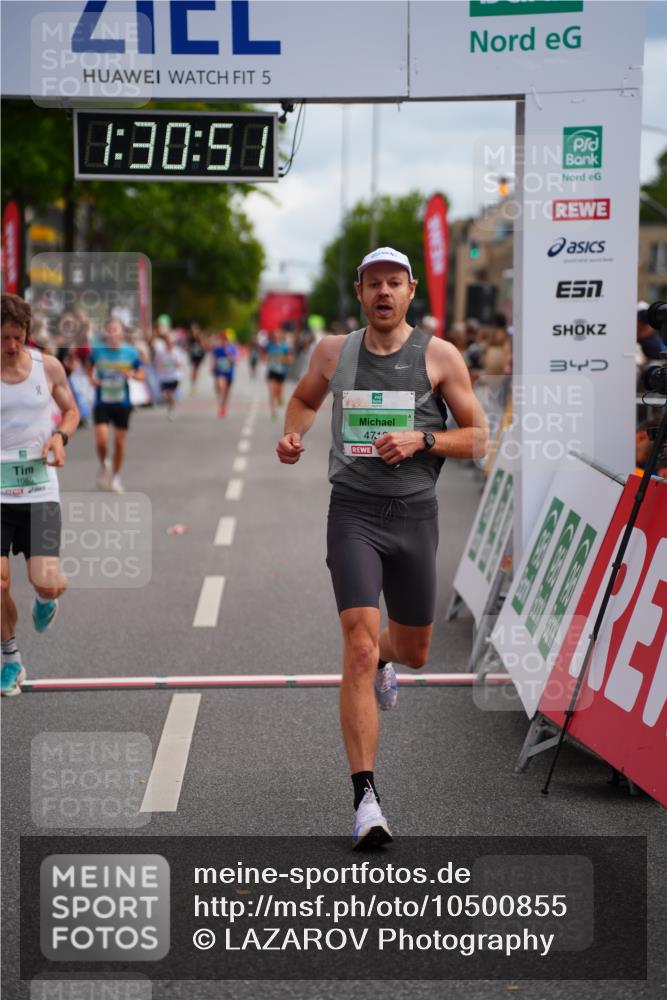 20.09.2026 - PSD Bank Halbmarathon LAZAROV Photography http://msf.ph/oto/10500855 20.09.2026 11:30:51 Ziel 1055, 4505, 4712 meine-sportfotos.de