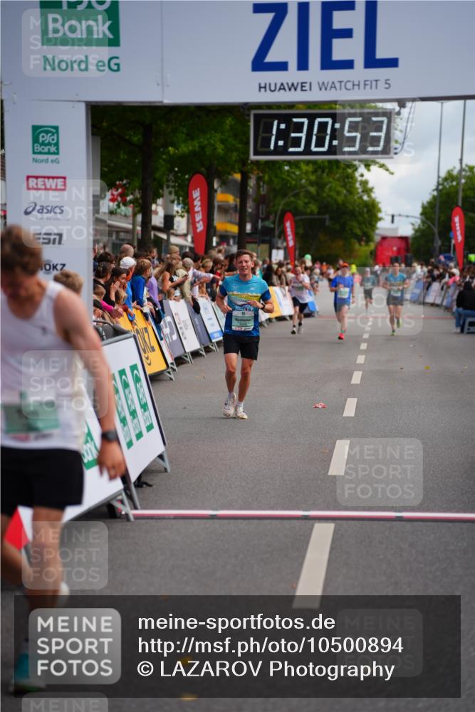 20.09.2026 - PSD Bank Halbmarathon LAZAROV Photography http://msf.ph/oto/10500894 20.09.2026 11:30:53 Ziel 1055, 4505, 4712 meine-sportfotos.de