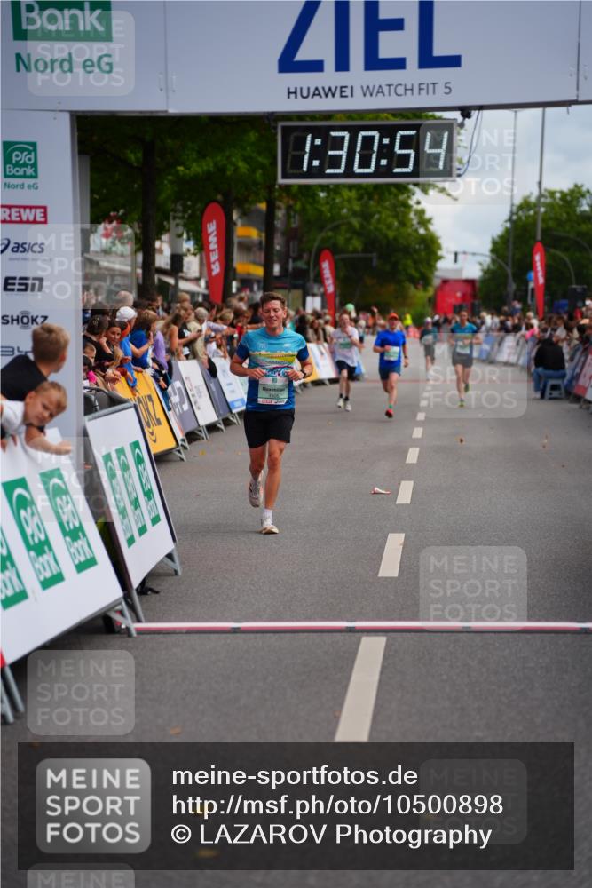 20.09.2026 - PSD Bank Halbmarathon LAZAROV Photography http://msf.ph/oto/10500898 20.09.2026 11:30:53 Ziel 1055, 4505, 4712 meine-sportfotos.de