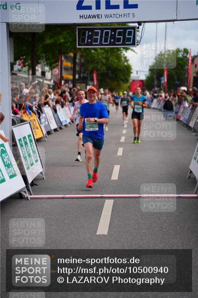 20.09.2026 - PSD Bank Halbmarathon LAZAROV Photography http://msf.ph/oto/10500940 20.09.2026 11:30:59 Ziel 3009, 4113, 4504, 4505 meine-sportfotos.de