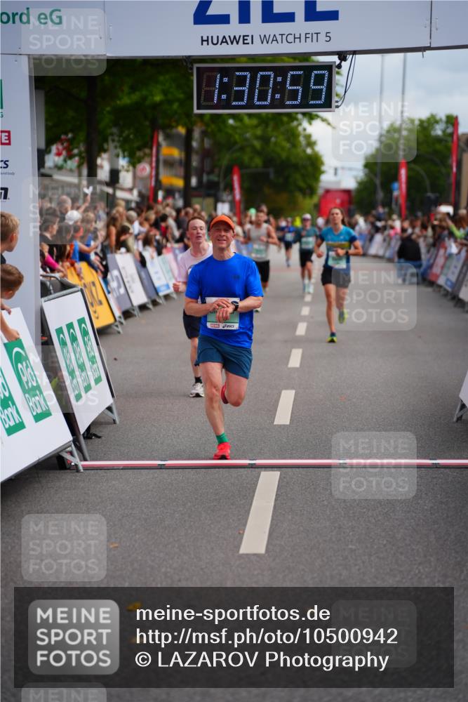 20.09.2026 - PSD Bank Halbmarathon LAZAROV Photography http://msf.ph/oto/10500942 20.09.2026 11:30:59 Ziel 3009, 4113, 4504, 4505 meine-sportfotos.de