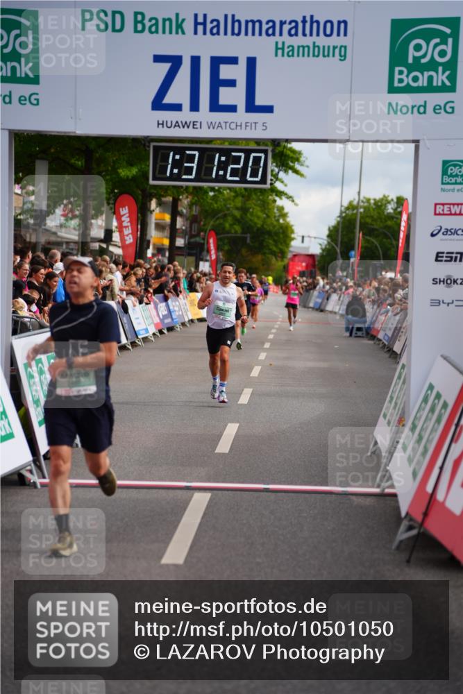 20.09.2026 - PSD Bank Halbmarathon LAZAROV Photography http://msf.ph/oto/10501050 20.09.2026 11:31:19 Ziel 2485, 3360, 3448 meine-sportfotos.de
