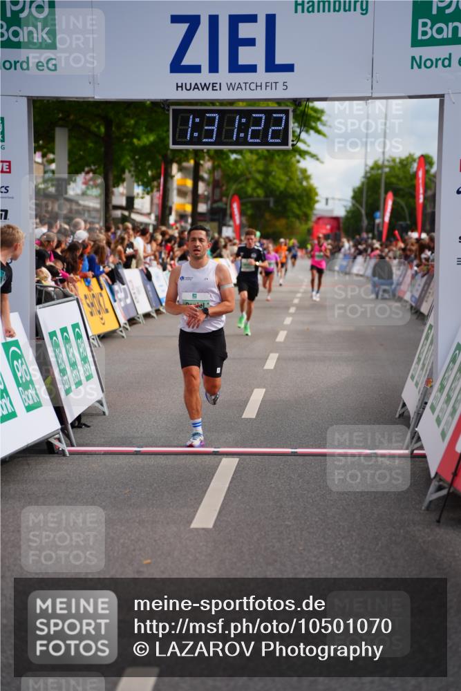 20.09.2026 - PSD Bank Halbmarathon LAZAROV Photography http://msf.ph/oto/10501070 20.09.2026 11:31:21 Ziel 2485, 3360, 4527 meine-sportfotos.de
