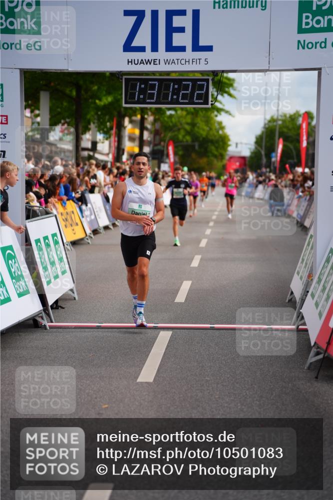 20.09.2026 - PSD Bank Halbmarathon LAZAROV Photography http://msf.ph/oto/10501083 20.09.2026 11:31:21 Ziel 2485, 3360, 4527 meine-sportfotos.de