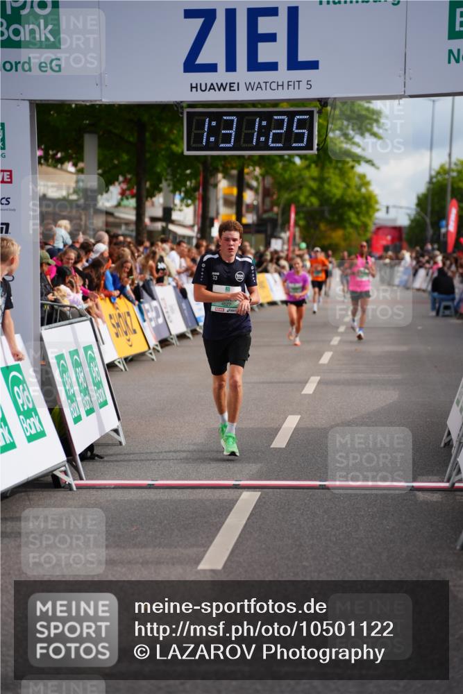 20.09.2026 - PSD Bank Halbmarathon LAZAROV Photography http://msf.ph/oto/10501122 20.09.2026 11:31:24 Ziel 2485, 3360, 4527 meine-sportfotos.de