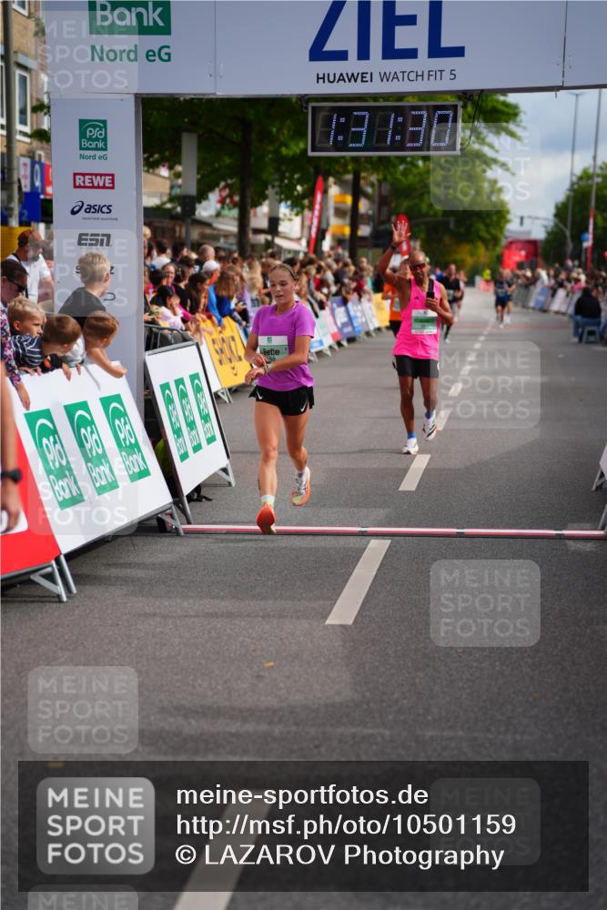 20.09.2026 - PSD Bank Halbmarathon LAZAROV Photography http://msf.ph/oto/10501159 20.09.2026 11:31:29 Ziel 3198, 3360, 3899, 4527, 4664 meine-sportfotos.de