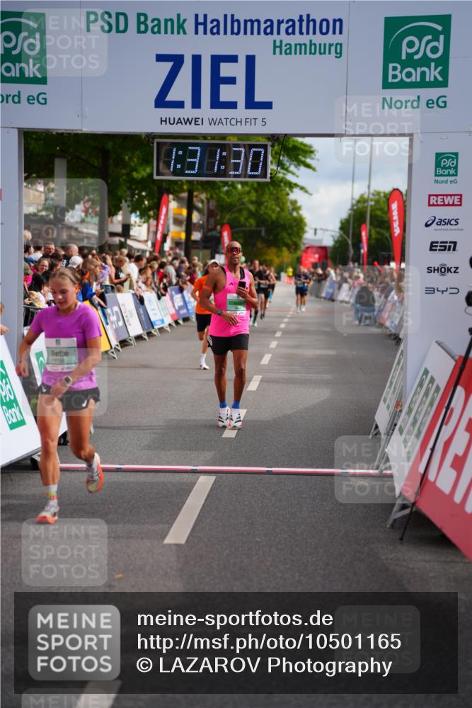 20.09.2026 - PSD Bank Halbmarathon LAZAROV Photography http://msf.ph/oto/10501165 20.09.2026 11:31:30 Ziel 3198, 3360, 3899, 4527, 4664 meine-sportfotos.de
