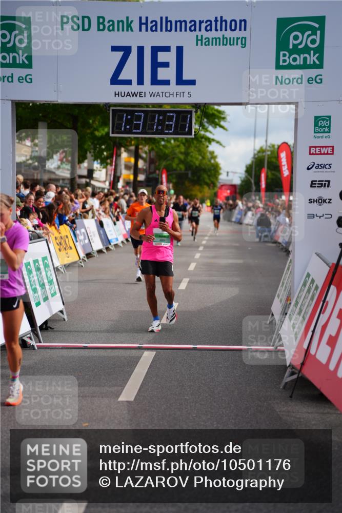 20.09.2026 - PSD Bank Halbmarathon LAZAROV Photography http://msf.ph/oto/10501176 20.09.2026 11:31:31 Ziel 3198, 3899, 4527, 4664 meine-sportfotos.de