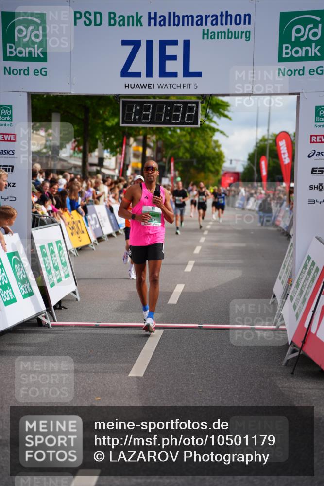 20.09.2026 - PSD Bank Halbmarathon LAZAROV Photography http://msf.ph/oto/10501179 20.09.2026 11:31:32 Ziel 3198, 3899, 4527, 4664 meine-sportfotos.de