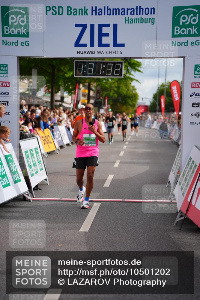 20.09.2026 - PSD Bank Halbmarathon LAZAROV Photography http://msf.ph/oto/10501202 20.09.2026 11:31:32 Ziel 3198, 3899, 4527, 4664 meine-sportfotos.de