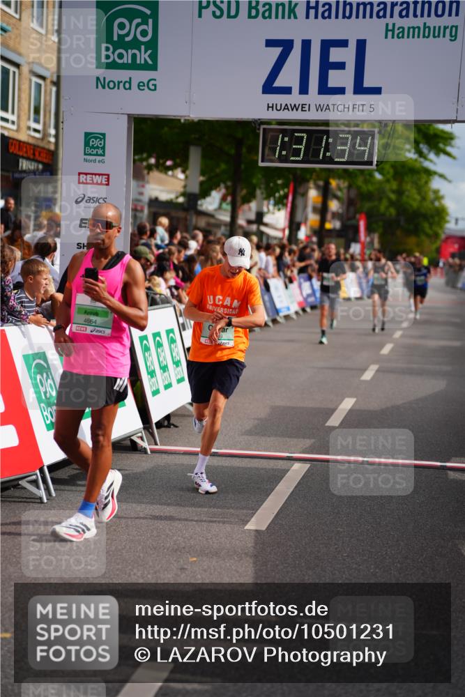 20.09.2026 - PSD Bank Halbmarathon LAZAROV Photography http://msf.ph/oto/10501231 20.09.2026 11:31:34 Ziel 3198, 3899, 4177, 4664 meine-sportfotos.de