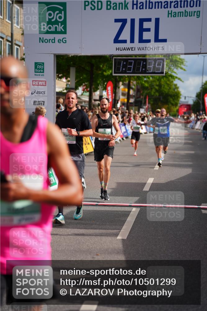 20.09.2026 - PSD Bank Halbmarathon LAZAROV Photography http://msf.ph/oto/10501299 20.09.2026 11:31:39 Ziel 2378, 3317, 3393, 3899, 4177, 4567, 4664 meine-sportfotos.de