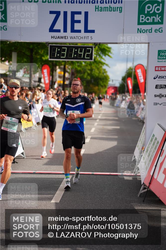 20.09.2026 - PSD Bank Halbmarathon LAZAROV Photography http://msf.ph/oto/10501375 20.09.2026 11:31:41 Ziel 2378, 3317, 3393, 3899, 4177, 4567 meine-sportfotos.de