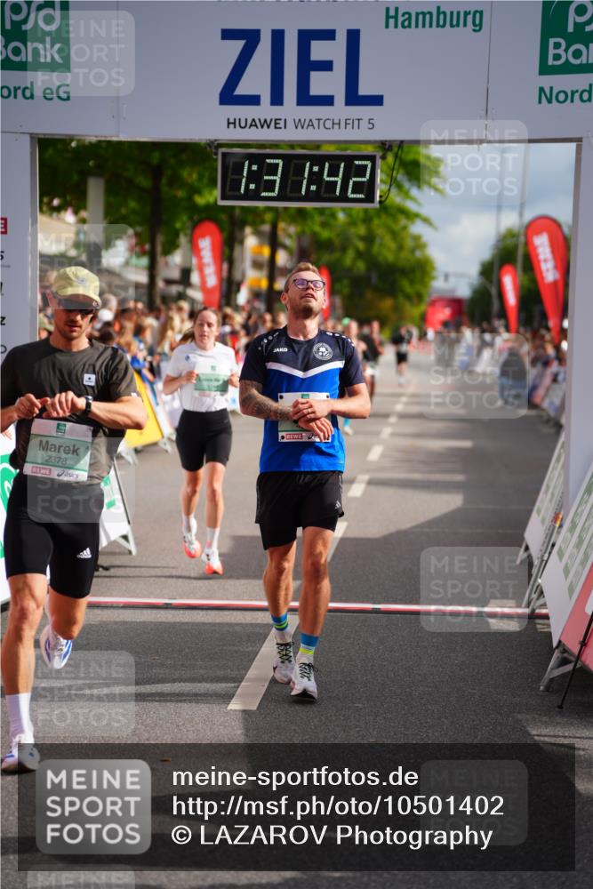 20.09.2026 - PSD Bank Halbmarathon LAZAROV Photography http://msf.ph/oto/10501402 20.09.2026 11:31:42 Ziel 2378, 3317, 3393, 4177, 4567 meine-sportfotos.de