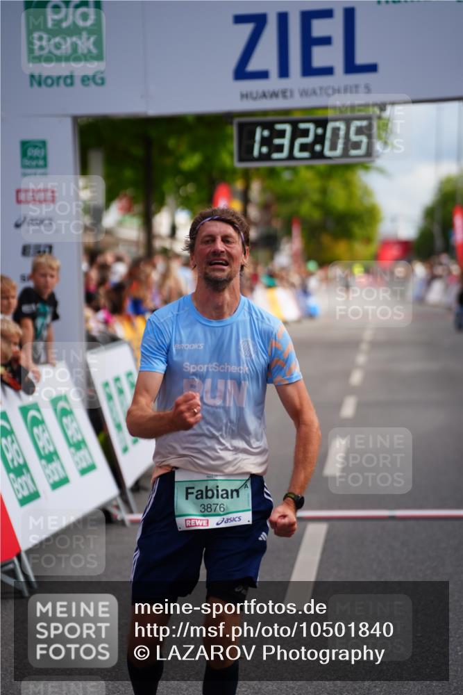 20.09.2026 - PSD Bank Halbmarathon LAZAROV Photography http://msf.ph/oto/10501840 20.09.2026 11:32:05 Ziel 3876 meine-sportfotos.de