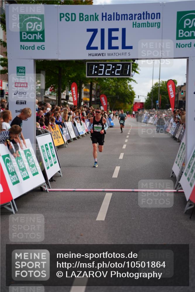 20.09.2026 - PSD Bank Halbmarathon LAZAROV Photography http://msf.ph/oto/10501864 20.09.2026 11:32:21 Ziel 4657 meine-sportfotos.de