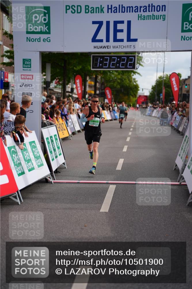 20.09.2026 - PSD Bank Halbmarathon LAZAROV Photography http://msf.ph/oto/10501900 20.09.2026 11:32:22 Ziel 4657 meine-sportfotos.de