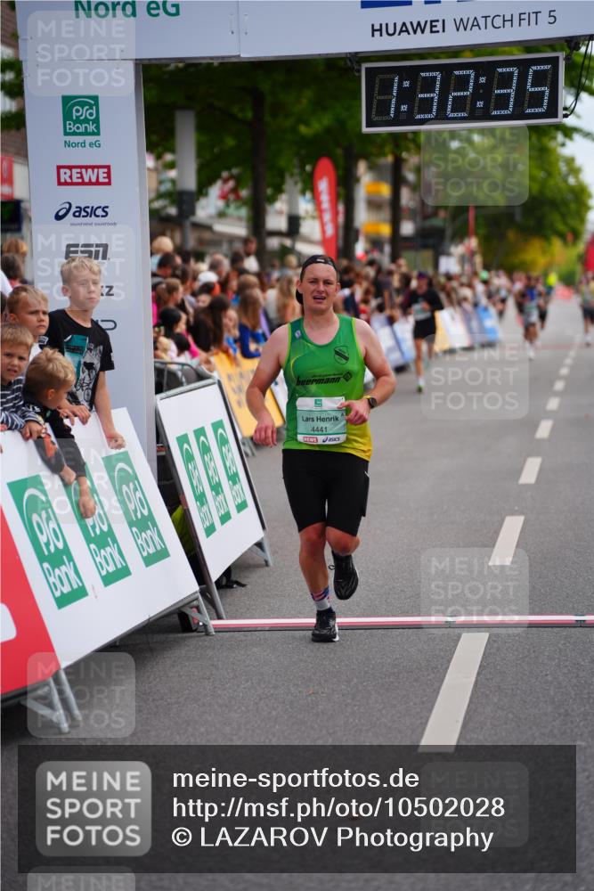 20.09.2026 - PSD Bank Halbmarathon LAZAROV Photography http://msf.ph/oto/10502028 20.09.2026 11:32:35 Ziel 2712, 4441 meine-sportfotos.de