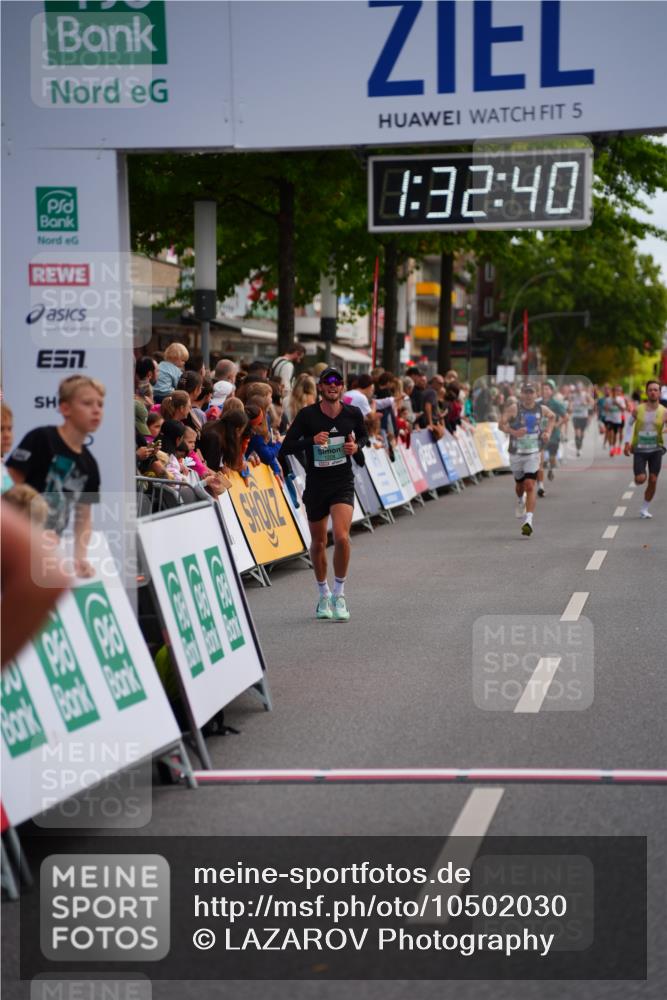 20.09.2026 - PSD Bank Halbmarathon LAZAROV Photography http://msf.ph/oto/10502030 20.09.2026 11:32:40 Ziel 1208, 2086, 4441 meine-sportfotos.de