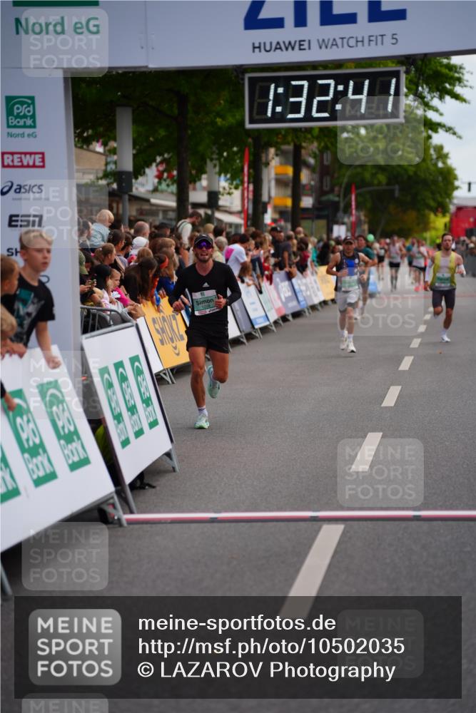 20.09.2026 - PSD Bank Halbmarathon LAZAROV Photography http://msf.ph/oto/10502035 20.09.2026 11:32:40 Ziel 1208, 2086, 4441 meine-sportfotos.de