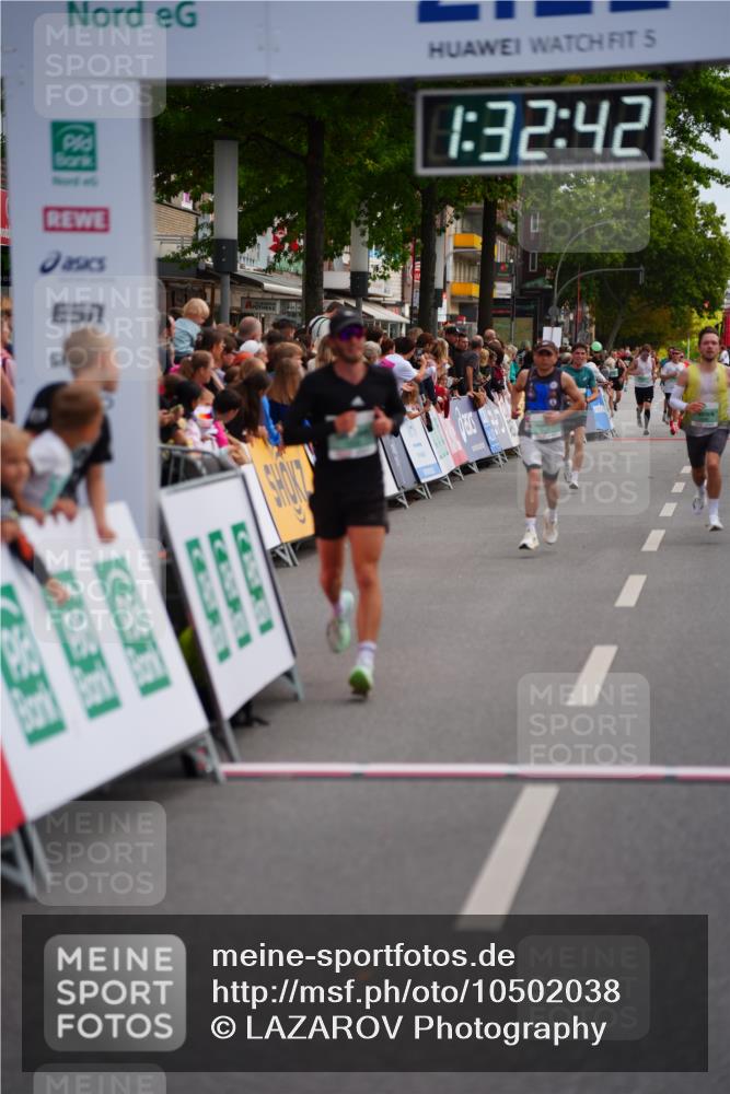 20.09.2026 - PSD Bank Halbmarathon LAZAROV Photography http://msf.ph/oto/10502038 20.09.2026 11:32:41 Ziel 1208, 2086, 2575, 4441 meine-sportfotos.de