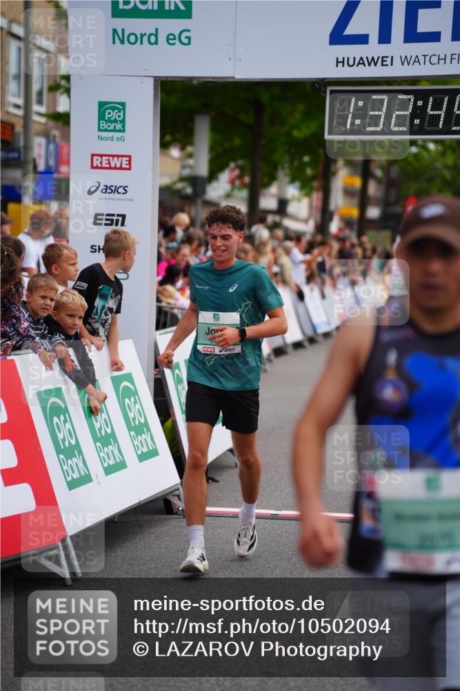 20.09.2026 - PSD Bank Halbmarathon LAZAROV Photography http://msf.ph/oto/10502094 20.09.2026 11:32:49 Ziel 1208, 2086, 2575, 2625 meine-sportfotos.de