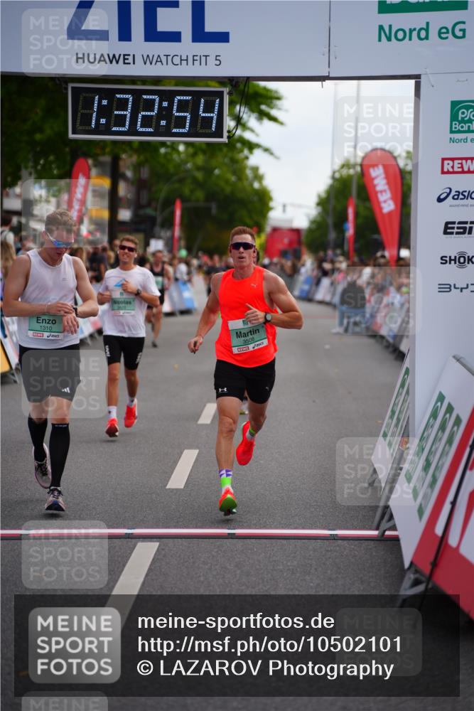 20.09.2026 - PSD Bank Halbmarathon LAZAROV Photography http://msf.ph/oto/10502101 20.09.2026 11:32:53 Ziel 1310, 2498, 2575, 2625, 3423, 3508 meine-sportfotos.de
