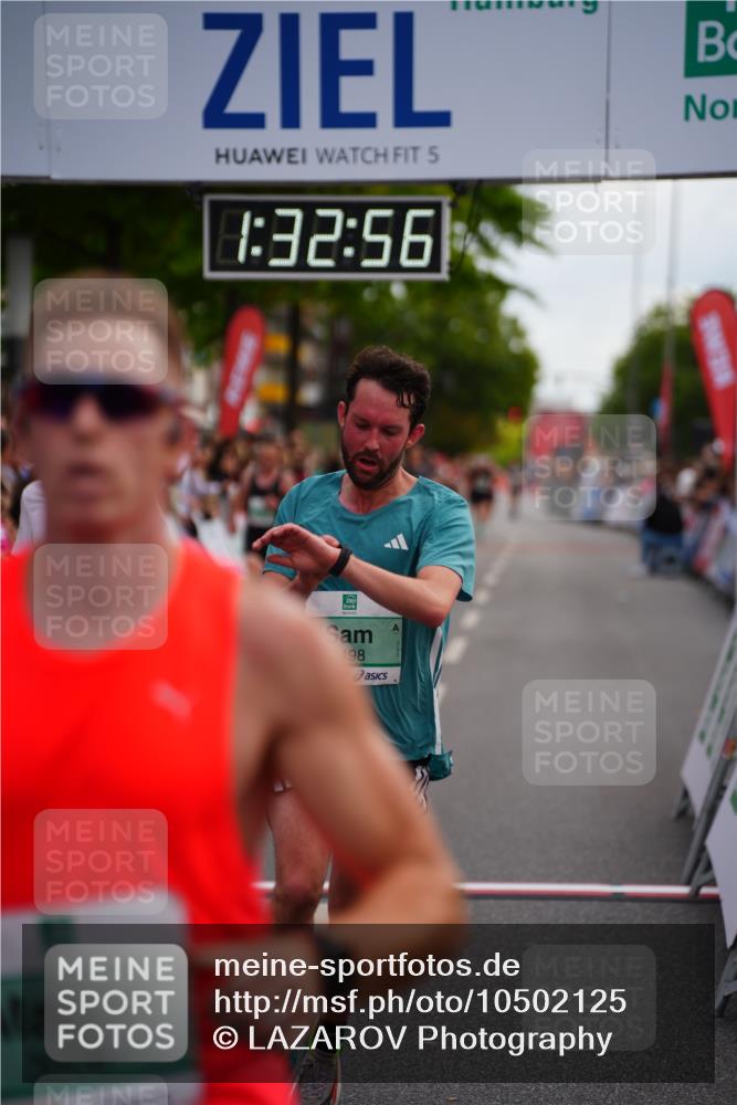 20.09.2026 - PSD Bank Halbmarathon LAZAROV Photography http://msf.ph/oto/10502125 20.09.2026 11:32:56 Ziel 1310, 1922, 2498, 2625, 3423, 3508 meine-sportfotos.de