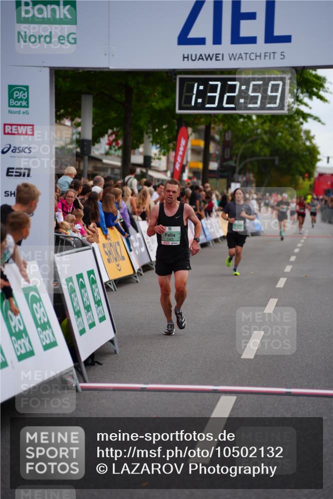 20.09.2026 - PSD Bank Halbmarathon LAZAROV Photography http://msf.ph/oto/10502132 20.09.2026 11:32:59 Ziel 1310, 1721, 1922, 2498, 3423, 3508 meine-sportfotos.de