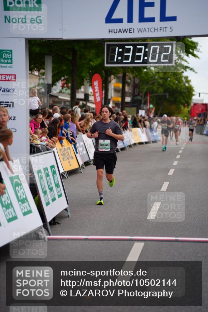 20.09.2026 - PSD Bank Halbmarathon LAZAROV Photography http://msf.ph/oto/10502144 20.09.2026 11:33:02 Ziel 1310, 1721, 1922, 2498, 3423, 3508 meine-sportfotos.de