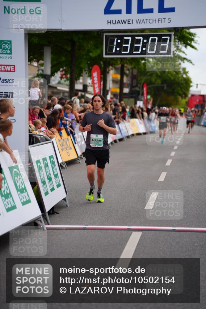 20.09.2026 - PSD Bank Halbmarathon LAZAROV Photography http://msf.ph/oto/10502154 20.09.2026 11:33:02 Ziel 1310, 1721, 1922, 2498, 3423, 3508 meine-sportfotos.de