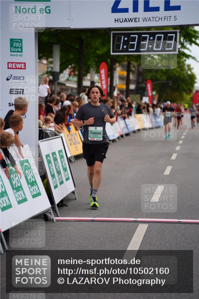 20.09.2026 - PSD Bank Halbmarathon LAZAROV Photography http://msf.ph/oto/10502160 20.09.2026 11:33:03 Ziel 1721, 1922, 2498, 3423 meine-sportfotos.de