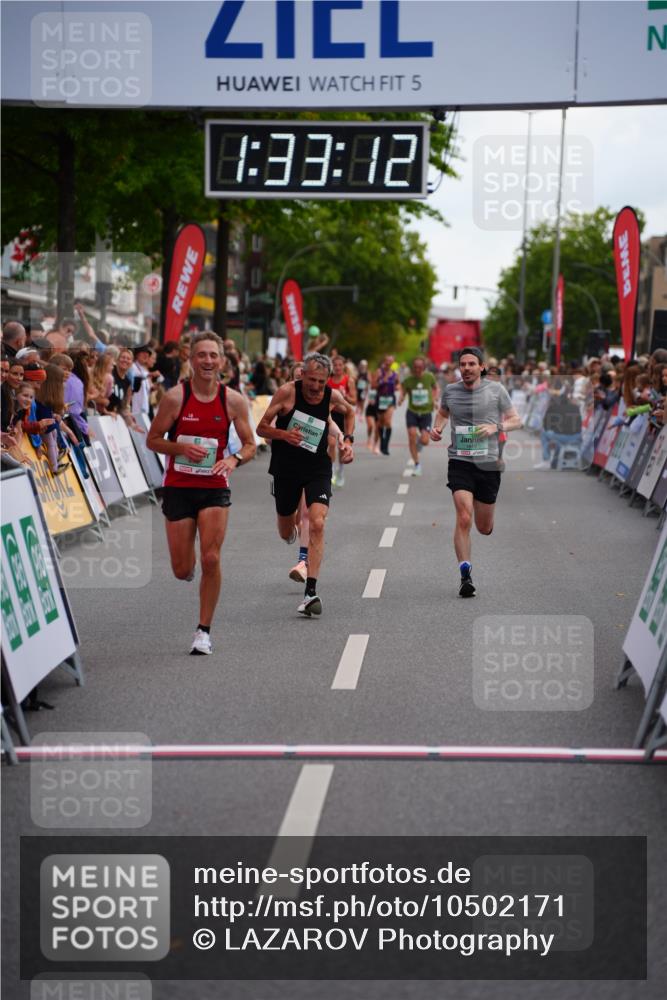 20.09.2026 - PSD Bank Halbmarathon LAZAROV Photography http://msf.ph/oto/10502171 20.09.2026 11:33:12 Ziel 1849, 3774, 3994, 4116, 4145 meine-sportfotos.de