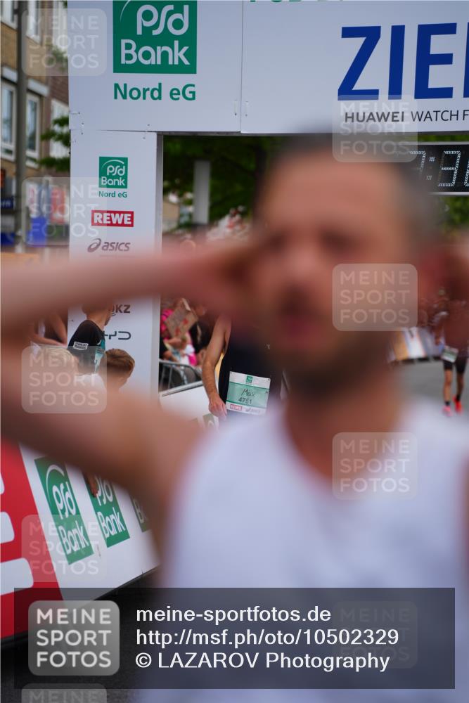 20.09.2026 - PSD Bank Halbmarathon LAZAROV Photography http://msf.ph/oto/10502329 20.09.2026 11:33:36 Ziel 1737, 4751 meine-sportfotos.de