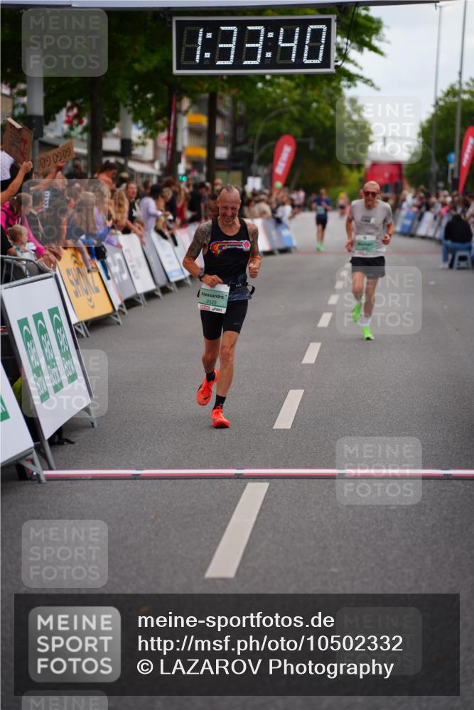 20.09.2026 - PSD Bank Halbmarathon LAZAROV Photography http://msf.ph/oto/10502332 20.09.2026 11:33:40 Ziel 2529, 4395, 4751 meine-sportfotos.de