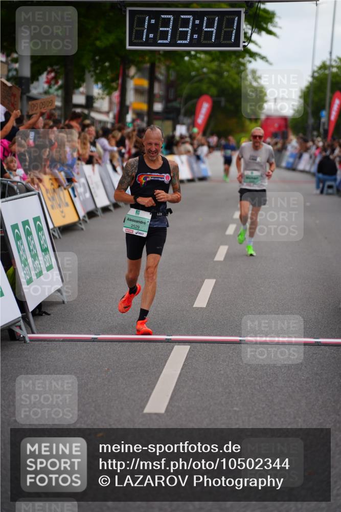 20.09.2026 - PSD Bank Halbmarathon LAZAROV Photography http://msf.ph/oto/10502344 20.09.2026 11:33:41 Ziel 2529, 4395, 4751 meine-sportfotos.de